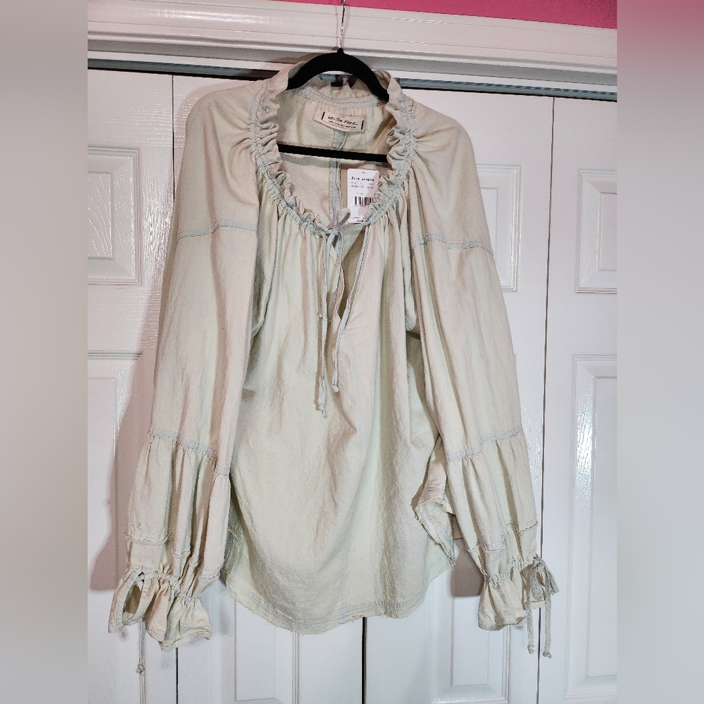 Free People Distressed Peasant Style Top NWT SZ L